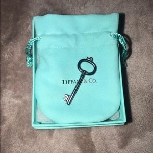 Noir Oval Key Pendant 🚫SOLD 🚫